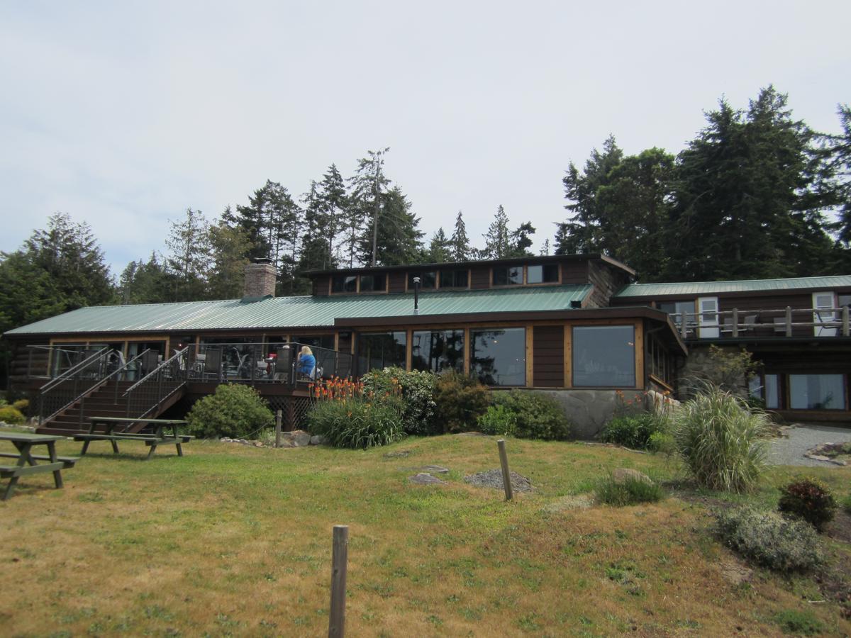 The Surf Lodge And Pub Gabriola Exterior photo