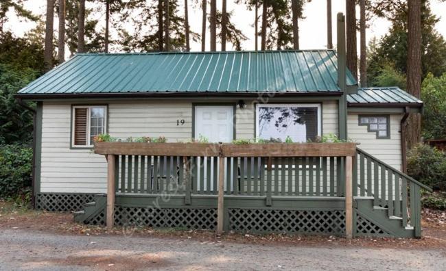 The Surf Lodge And Pub Gabriola Exterior photo